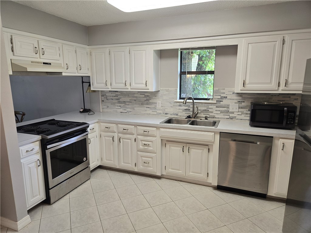 Lester Sub Ph Iii - Residential Lease