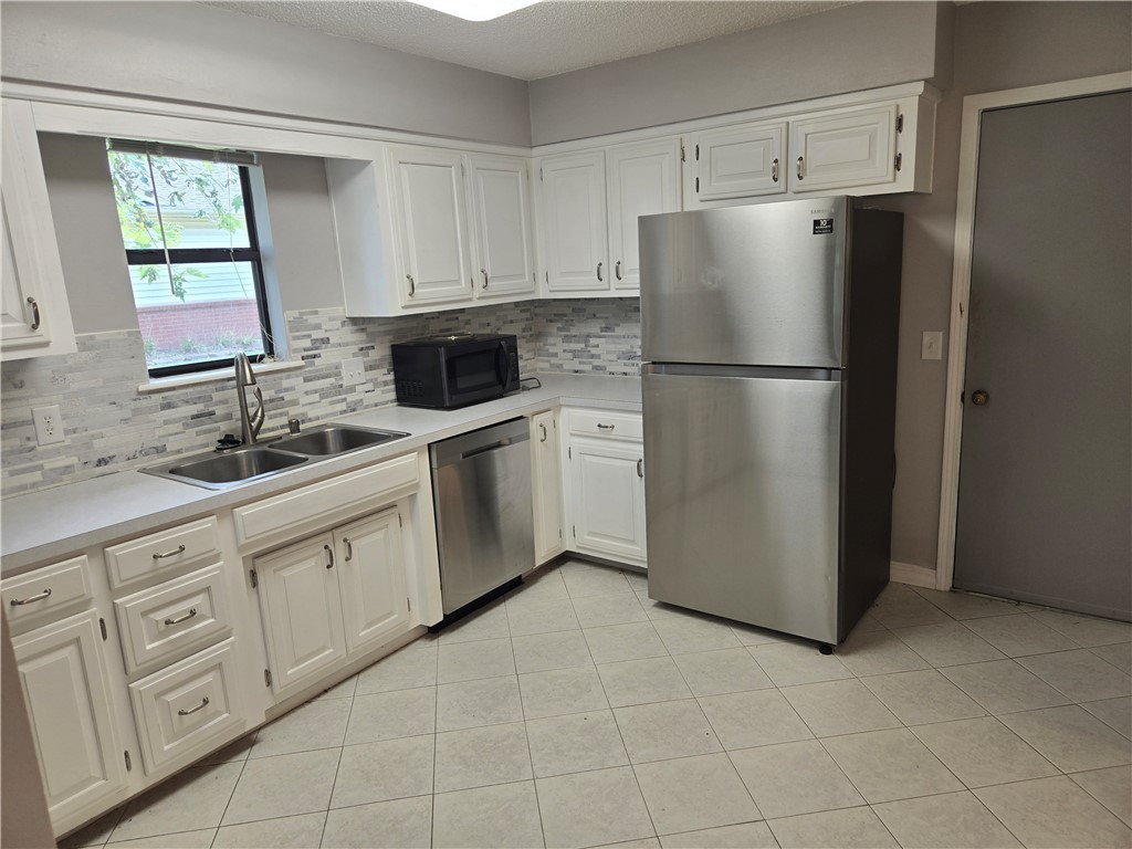 Lester Sub Ph Iii - Residential Lease