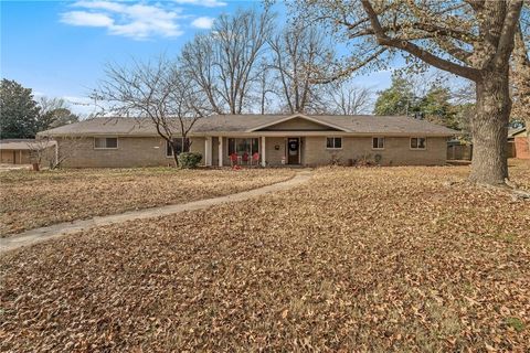 Photo of 1106 Ranch Drive, Springdale, AR 72762 (MLS # 1330642)