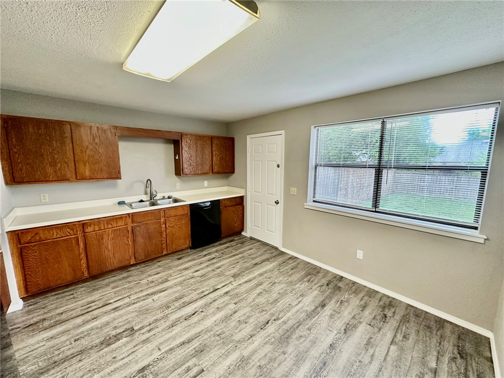 Oak Hill Iii Ph 1 Rogers - Residential Lease