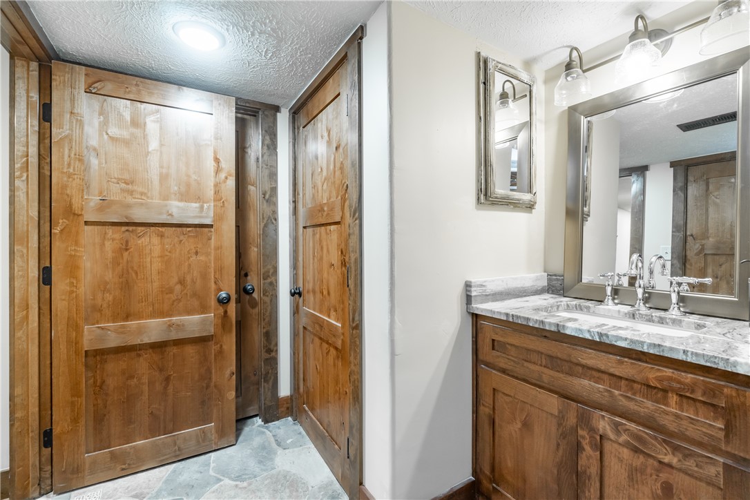 Glen Rocks - Residential