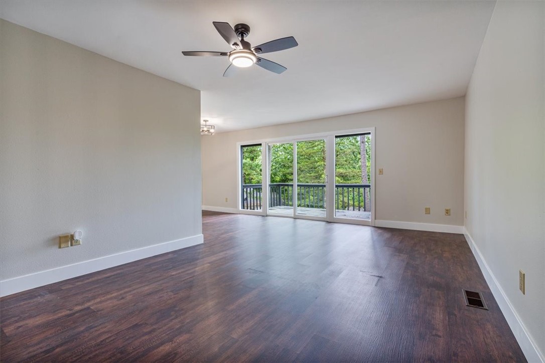 Townhouse Tct 2 A/K/A Drake Court Bvv - Residential