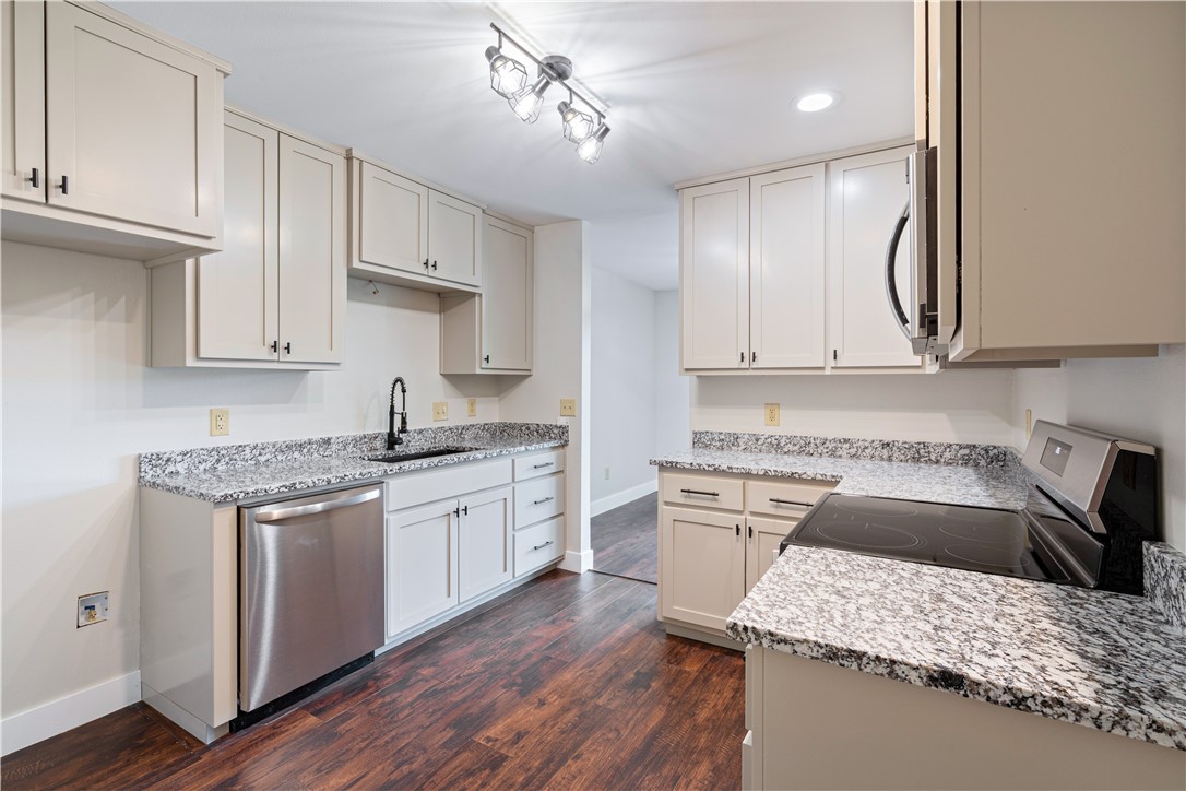 Townhouse Tct 2 A/K/A Drake Court Bvv - Residential