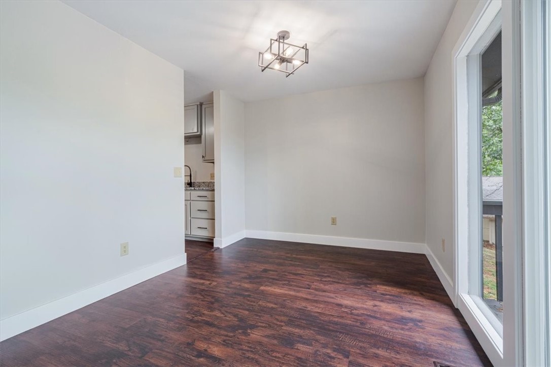 Townhouse Tct 2 A/K/A Drake Court Bvv - Residential