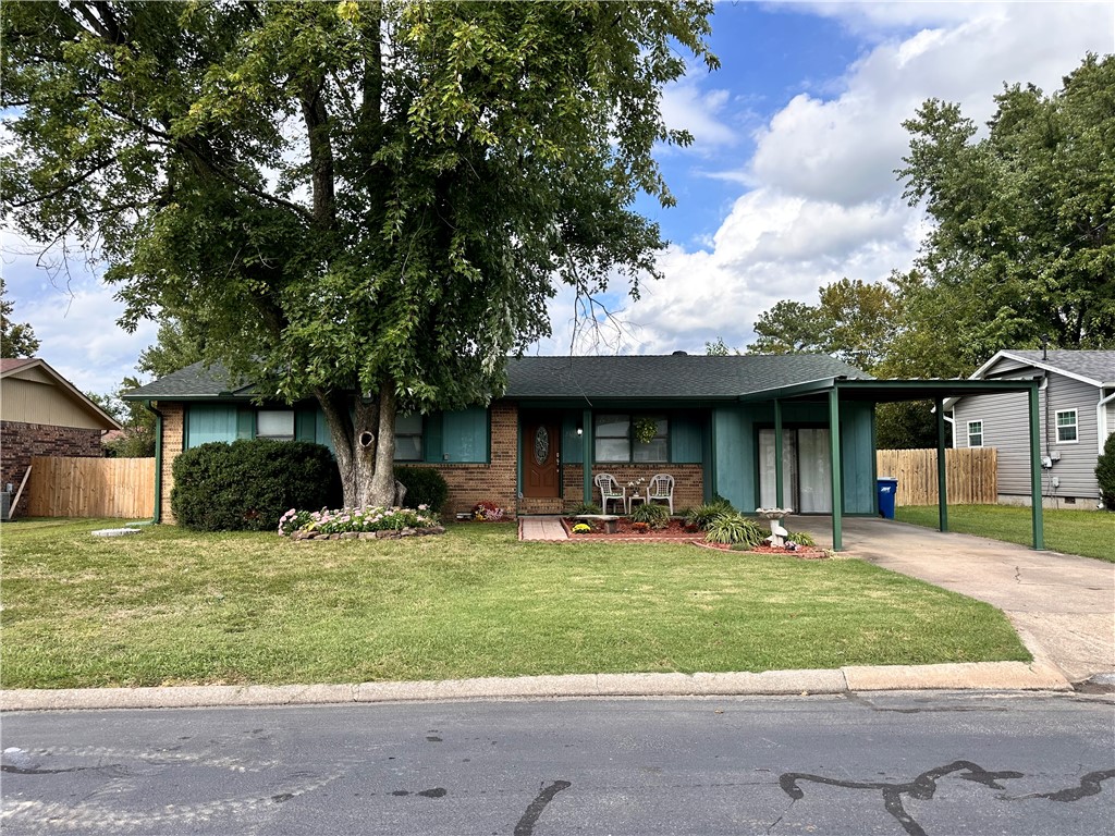 Perfect Starter Home or Investment Opportunity in an Unbeatable Bentonville Location!
This charming single-story home offers 3 bedrooms and 1 full bathroom with approximately 1,371 sq. ft. of living space. Nestled just off Moberly, you’ll enjoy quick access to all the amenities Northwest Arkansas has to offer. The beautifully landscaped front yard provides great curb appeal, while the spacious backyard includes two storage sheds—ideal for tools, hobbies, or extra storage. Don’t miss your chance to own a well-maintained home in one of Bentonville’s most convenient locations! Property is sold as is.