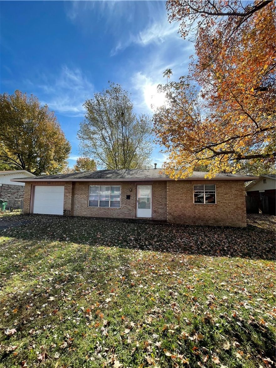 Nice older home in Springdale.  Home features 3 bedrooms, 1 bath, wood floors in living room and kitchen, new carpet in bedrooms, storage shed and 1 car garage.