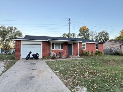 Photo of 1107 White Road, Springdale, AR 72762 (MLS # 1327583)