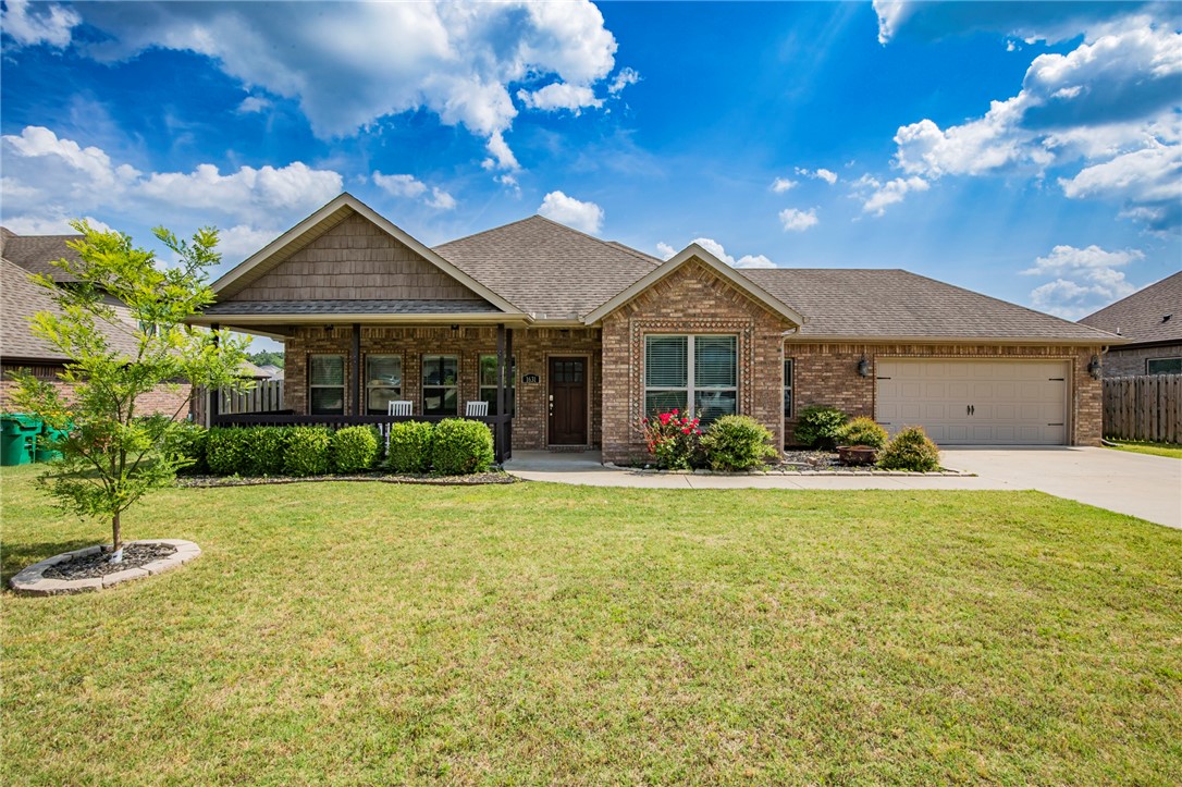 Welcome to this stunning home in the coveted Tamarron Subdivision. This home features all the amenities one could ask for including open floor plan, natural light throughout, pantry, fireplace, front porch, and a large level backyard for entertaining or for little ones to run and play. Refrigerator conveys with home.