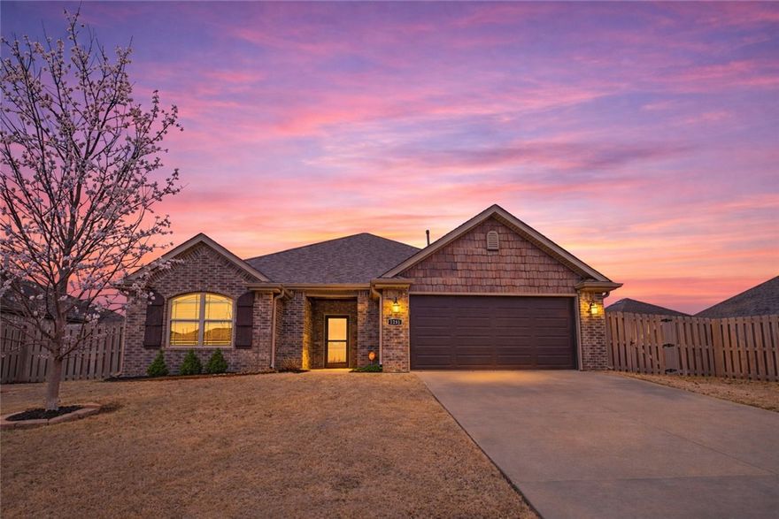 One-owner and well cared for, this Centerton home is ready for its next chapter. The split floor plan gives the primary suite its own space away from the secondary bedrooms, while the living, kitchen, and dining areas flow easily together for everyday life (and hosting friends when the mood strikes).

The refrigerator, washer, and dryer all convey, making move-in even easier. Out back you’ll find a screened-in porch that’s perfect for morning coffee, game nights, or unwinding after a long day. The backyard backs up to a cemetery, which means no one building behind you and some of the quietest neighbors around.

Located just minutes from schools, shopping, and dining, about 15 minutes to the Walmart Home Office and 20 minutes to I-49, making commuting across Northwest Arkansas simple.

If you’ve been looking for a home that offers comfort, convenience, and a little extra peace and quiet, this one might just be your match.