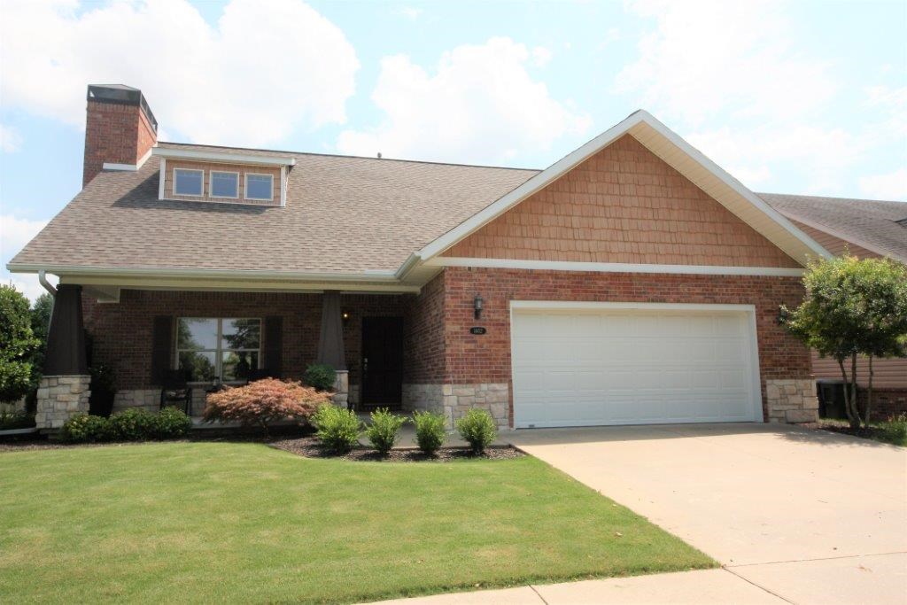 Perfect location- to Amazeum, Crystal Bridges. 3 bedrooms on main floor. Large bonus room/bedroom upstairs, waterfall bath. Open floor plan, beautiful flat yard.