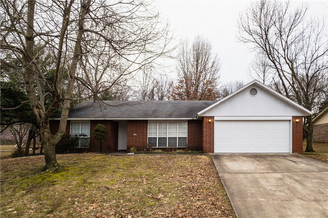 Cute 3 bedroom 2 bath. Backs up to green space and trail.