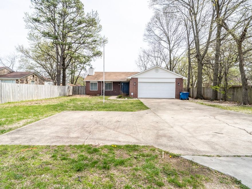 A 3 bedroom, 2 bath, 2 car garage in the perfect location. Easy access to I-49. Close to schools, boys and girls club and memorial park. Featuring vinyl plank flooring through out, open living area and kitchen. Double doors leading to back deck to enjoy and super spacious back yard/ fenced for privacy. Shed to convey in the back. Pets considered with increased deposit. $50 per adult to apply. Call to view!