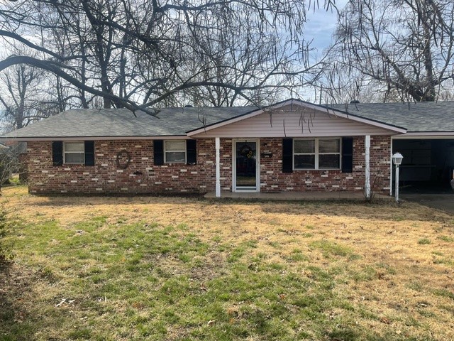 This 3 bedroom 1 1/2 bath home is in a great location. Close to schools, shopping and entertainment.