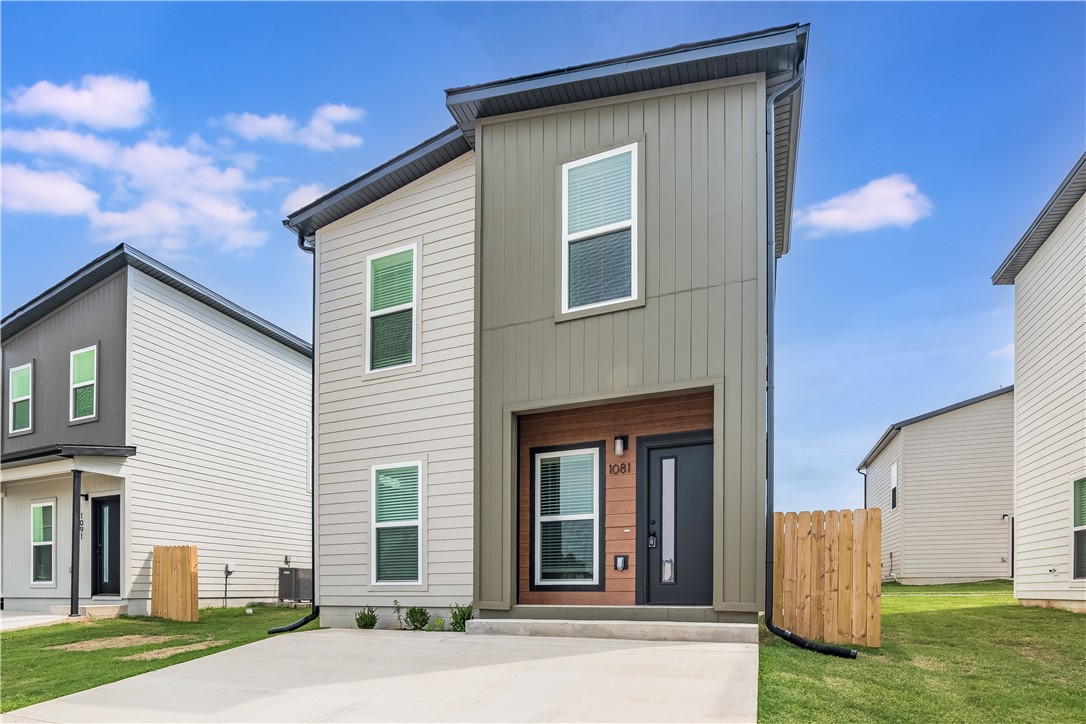 Welcome to modern luxury in Bentonville! This brand-new 2-bedroom plus office, 2.5-bathroom home is a sleek haven for contemporary living. With a pet-friendly policy, open-concept design, and top-notch finishes, it's the perfect blend of style and comfort. Enjoy the convenience of new construction, and make this chic residence your own. Schedule a viewing now to experience modern living at its finest in Bentonville!
