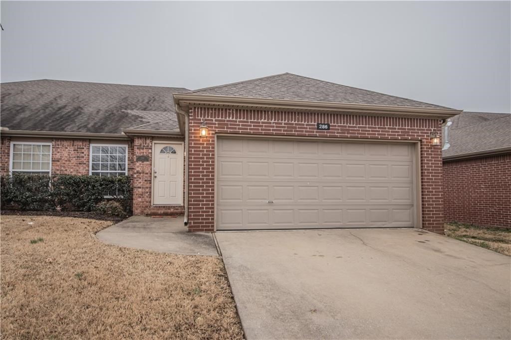 Duplex for lease in Centerton! Home view this 3 bedroom 2 bath duplex today! Unit features: granite countertops, eat-in-kitchen, large master suite, fenced backyard, 2 car garage, high ceilings, and gas log fireplace!