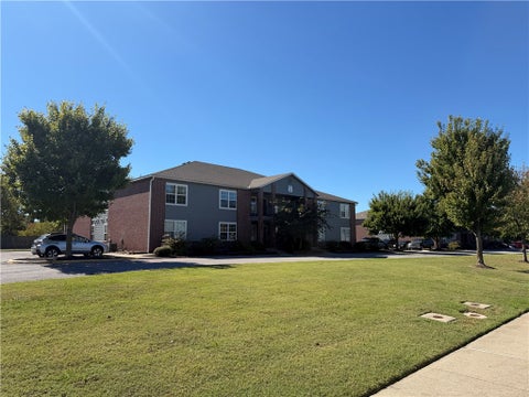 Photo of 808 E Post Road E #E, Rogers, AR 72758 (MLS # 1365707)