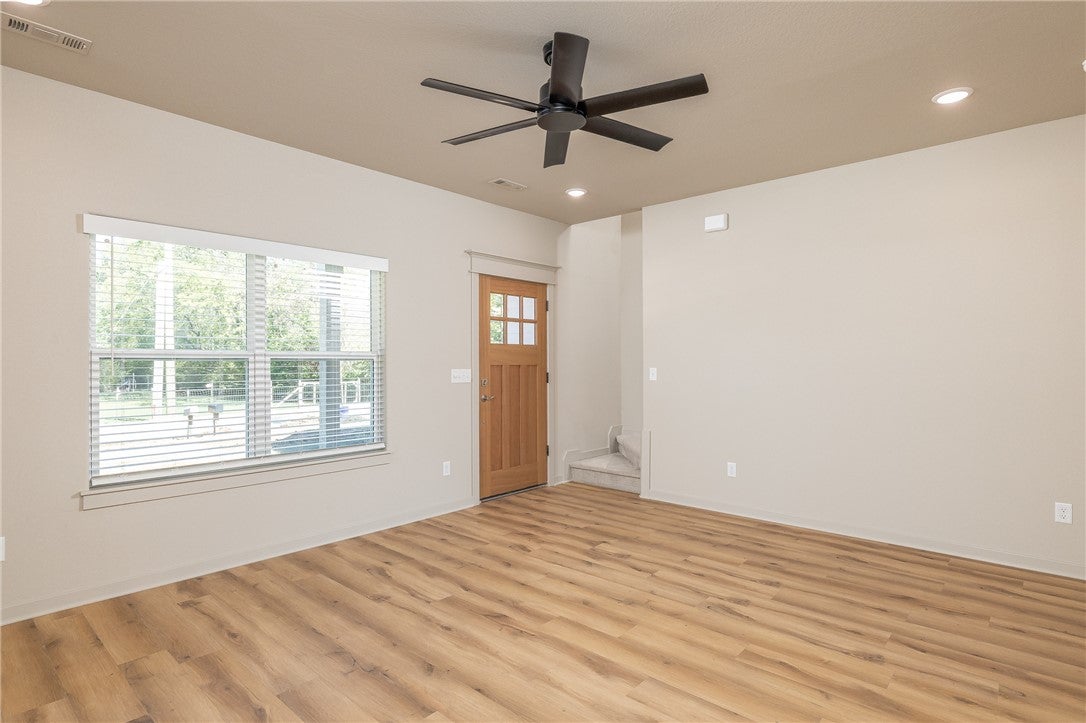 325 W Pear Street