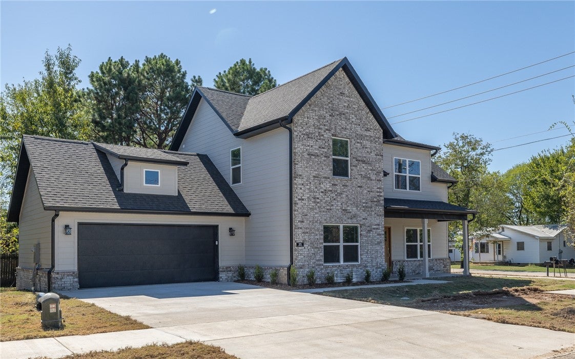 325 W Pear Street