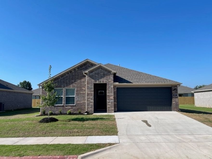 Excellent rental with 3 bedrooms, 2 bath, 2 car garage singe family home. You won't be disappointed with amenities like open/split floor plan, luxury vinyl plank flooring, quartz counter tops, LED Lighting, all appliances including washer & dryer, covered patio and more!