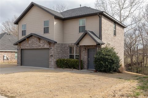 Photo of 1446 Highbush Avenue, Fayetteville, AR 72701 (MLS # 1338329)