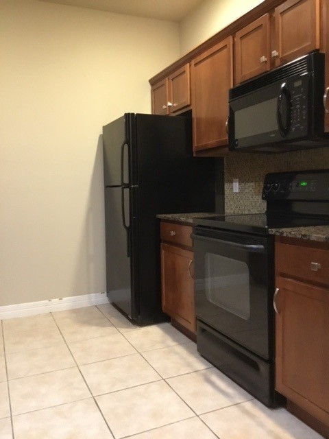 Homes At Oakmont Horizontal Prop Rogers - Residential Lease