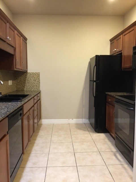 Homes At Oakmont Horizontal Prop Rogers - Residential Lease