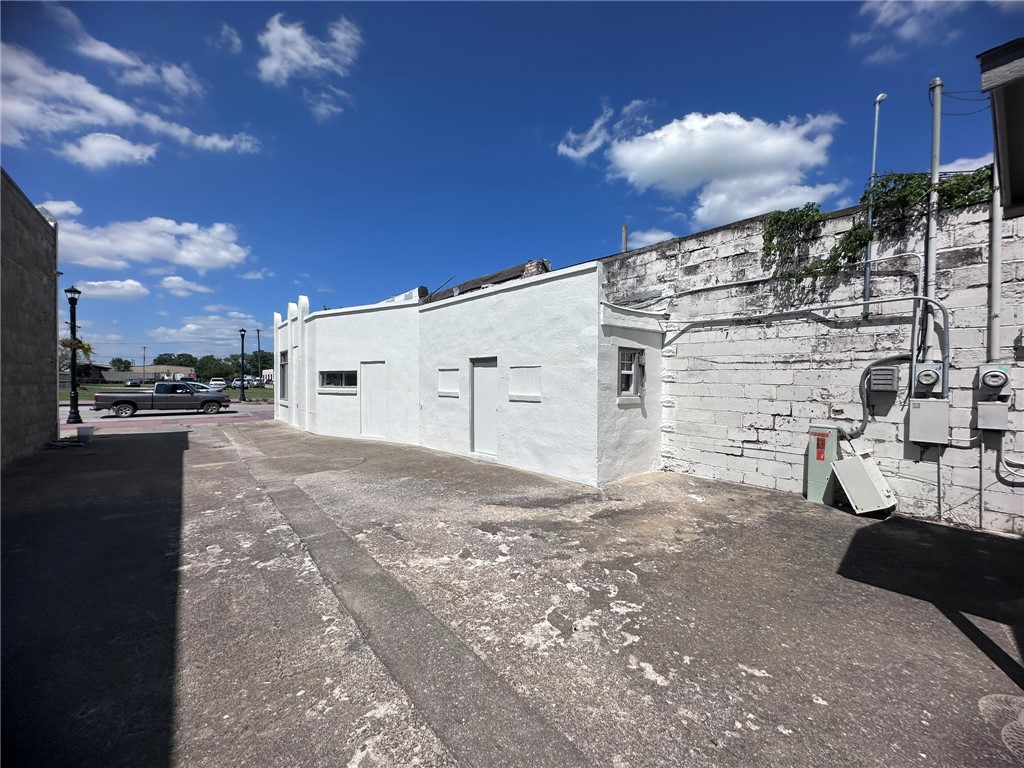 Brooks Add - Commercial Lease