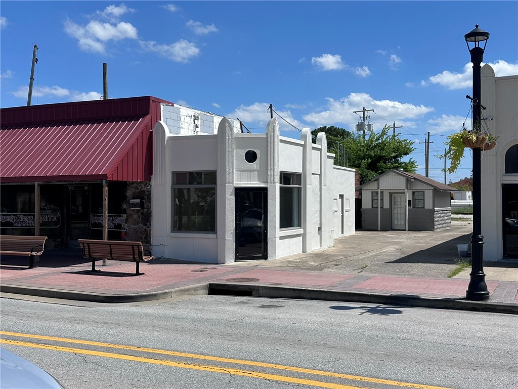 Brooks Add - Commercial Lease