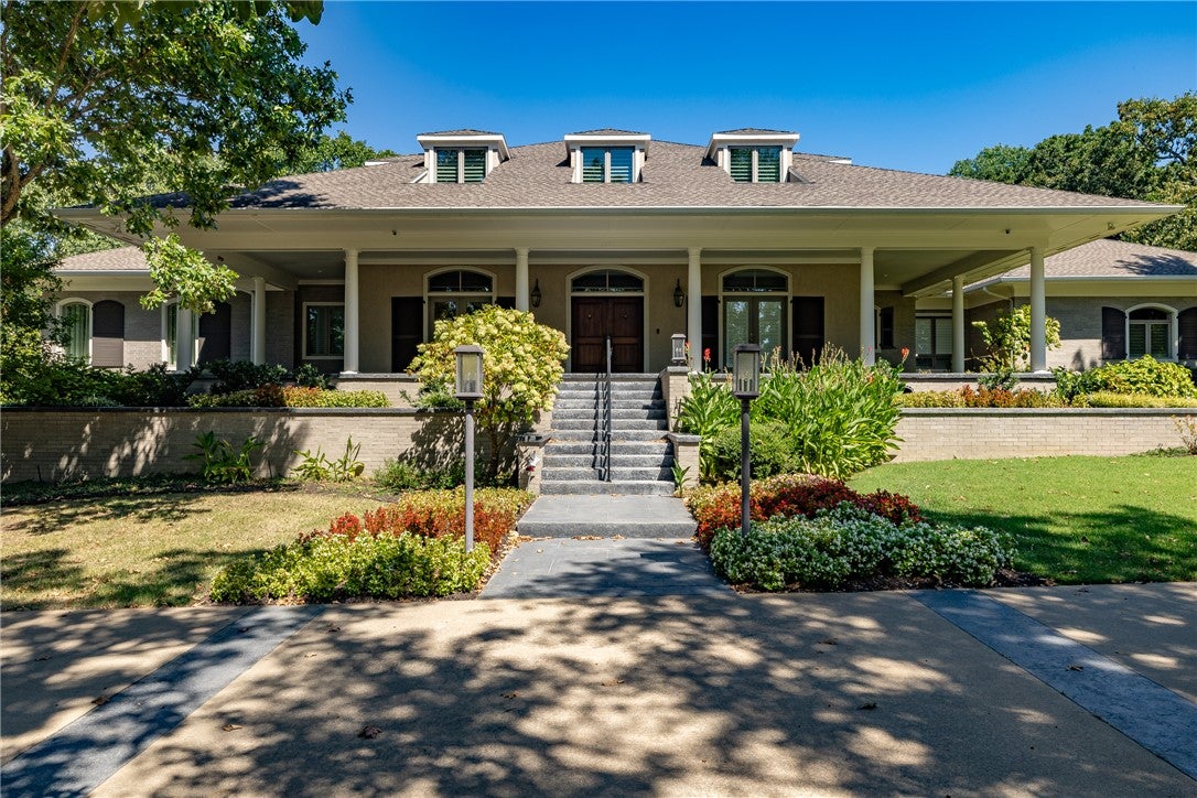 2935 N Williamsburg Lane