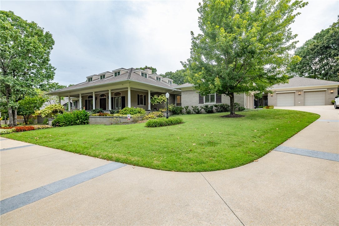 2935 N Williamsburg Lane