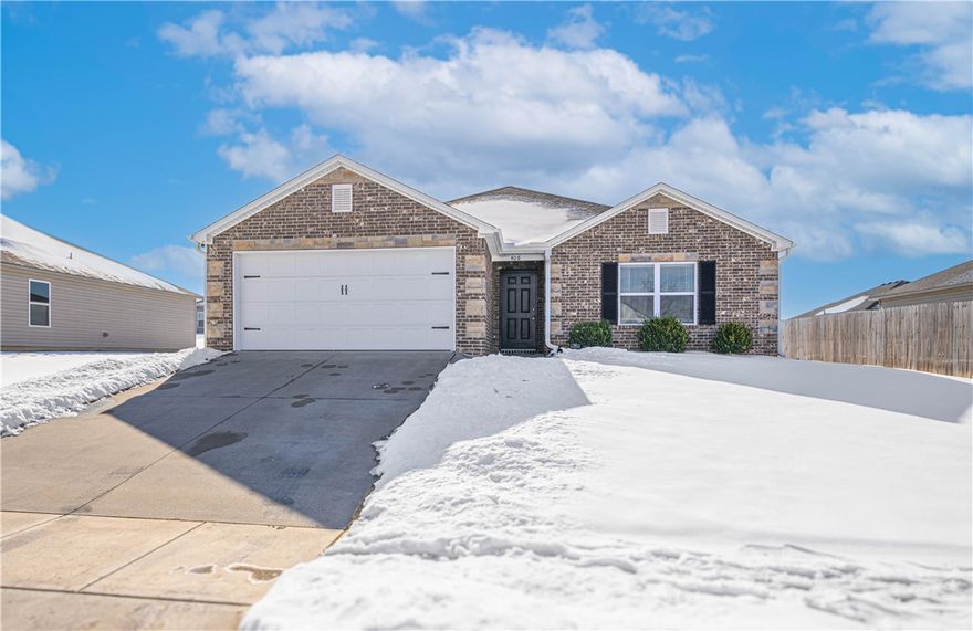 Well-maintained and move-in ready home located in Siloam Springs, just minutes from the Siloam Springs Family Aquatic Center and Allen Elementary School. This 3-bedroom, 2-bathroom home offers 1,498 sq ft of comfortable living space with a functional layout and a 2-car garage. The home has been well cared for and is in excellent condition throughout. No HOA. Convenient location close to schools, parks, and everyday amenities. A great opportunity for buyers looking for a solid, beautifully kept home in an established area.