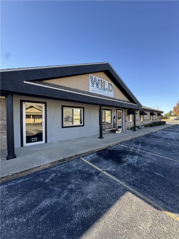 Oak Trace - Commercial Lease