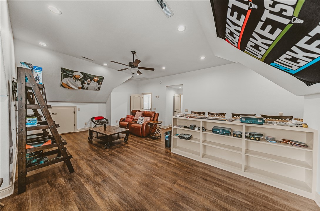 Shadow Valley Ph Ix Rogers - Residential