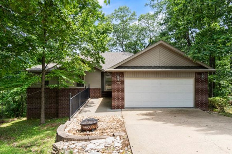 A quiet Home at the end of cul-de-sac with an eastern facing deck. Cool in the morning; cooler in the afternoon. All hardwood floors. Overlooking the great tree canopy toward Lake Brittney. Lake Brittney is the only lake in Bella Vista stocked with trout thus big bass as well. A few minutes to Metfield Golf Complex with gym & pool. Great walking hard surface & mountain biking trails all around area.
Shopping & restaurants nearby. Easy access to Bella Vista Way to Bentonville. EMS & Fire Dept very close. The Family room picture w/ furniture is virtually staged to show you what it could look like!