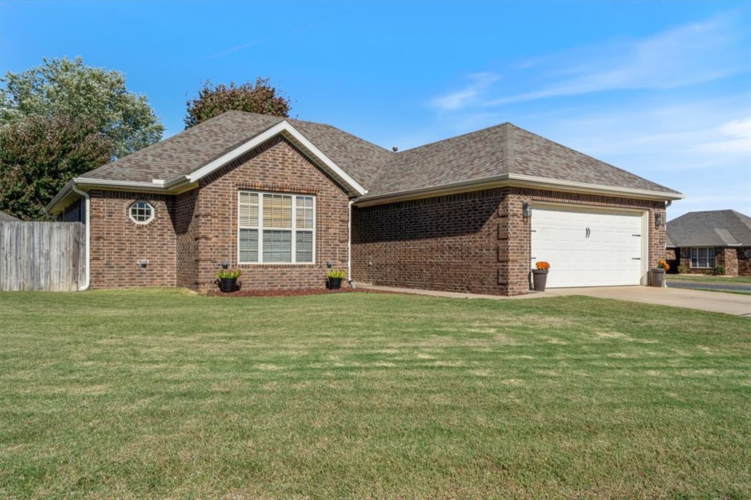 Welcome to this beautifully maintained 3 bedroom, 2 bath home situated on a spacious corner lot in the heart of Centerton. Located just minutes from Bentonville West High School, Gamble Elementary, and only 10-minute to XNA Airport, this property offers both convenience and comfort. The inviting floor plan features a cozy gas fireplace, granite countertops, 2" faux wood blinds, and generous closet space. The kitchen flows seamlessly into the living and dining areas, creating a warm and functional space for everyday living and entertaining.
Step into the master suite to find a relaxing retreat with a dual vanity, jacuzzi tub, separate walk-in shower, and a large walk-in closet. Enjoy outdoor living under the covered back patio overlooking the well-maintained yardāperfect for gatherings or quiet evenings at home. Just two blocks away, residents can explore a state-of-the-art walking trail at Cornerwoods Park. This Centerton gem combines quality, location, and lifestyle in one exceptional home!