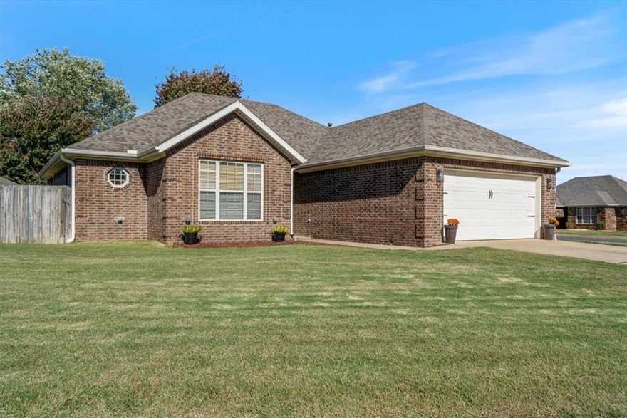 Welcome to this beautifully maintained 3 bedroom, 2 bath home situated on a spacious corner lot in the heart of Centerton. Located just minutes from Bentonville West High School, Gamble Elementary, and only 10-minute to XNA Airport, this property offers both convenience and comfort. The inviting floor plan features a cozy gas fireplace, granite countertops, 2" faux wood blinds, and generous closet space. The kitchen flows seamlessly into the living and dining areas, creating a warm and functional space for everyday living and entertaining.
Step into the master suite to find a relaxing retreat with a dual vanity, jacuzzi tub, separate walk-in shower, and a large walk-in closet. Enjoy outdoor living under the covered back patio overlooking the well-maintained yardāperfect for gatherings or quiet evenings at home. Just two blocks away, residents can explore a state-of-the-art walking trail at Cornerwoods Park. This Centerton gem combines quality, location, and lifestyle in one exceptional home!