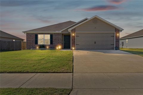 Photo of 1504 S Blandford Street, Siloam Springs, AR 72761 (MLS # 1331939)