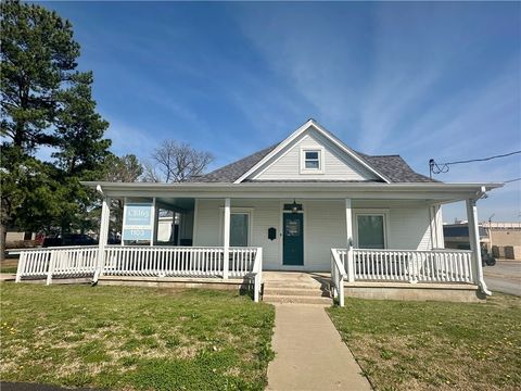 Photo of 1103 Elm Street, Rogers, AR 72756 (MLS # 1339214)