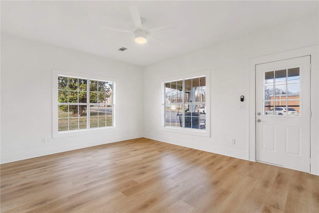 Gravette Orig Gravette - Commercial Lease
