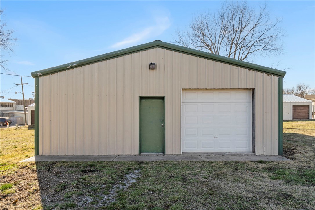 Gravette Orig Gravette - Commercial Lease