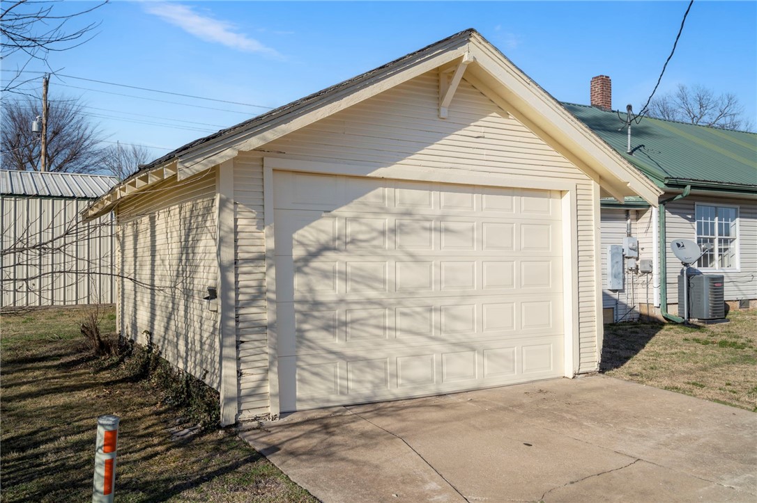 Gravette Orig Gravette - Commercial Lease