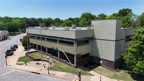 Photo of 305 E Main Street, Siloam Springs, AR 72761 (MLS # 1344880)