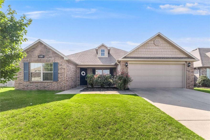 Neighborhood has 2 pools, clubhouse, & softball field with the Shaw Family Park across the street with 2 playgrounds, splash pad, ninja park and softball fields. Just over 3 miles to Walmart, 6 miles to Arvest ball park, 4 miles to Tonitown Winery, and zoned for Shaw, Hellstern, Central, and Harber schools. Preferred lender is offering a $2000 lender credit!