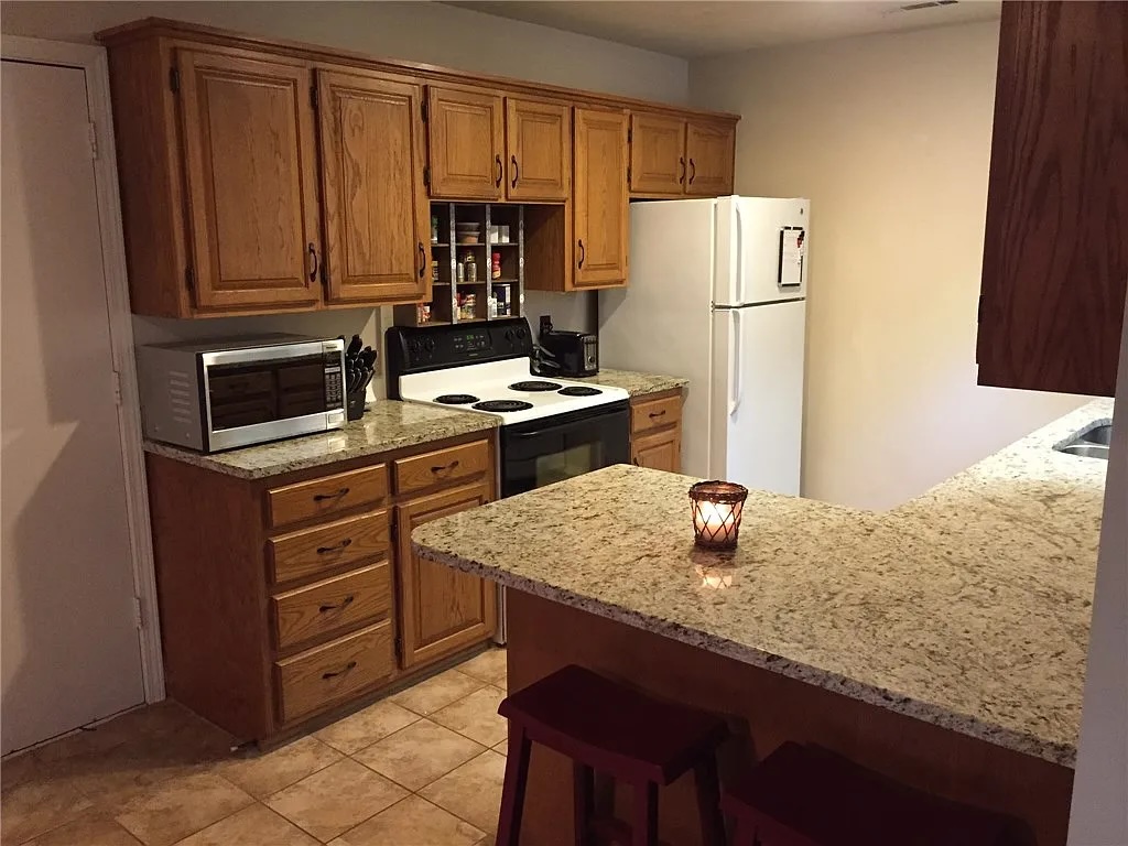 North Briar Sub - Residential Lease