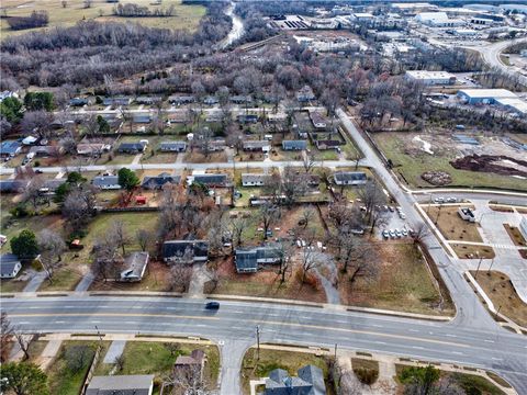 Mixed Use in Fayetteville AR 1967 Huntsville Road 10.jpg