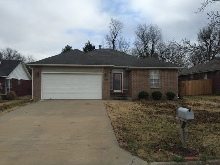 Cute mostly brick 3/2 home. Trayed ceilings in bedrooms, eat-in kitchen, spacious walk-in closet in master, gas burning log fireplace. Nice wood floors and trim throughout. Most of the home has new paint as well. Perfect starter home!
