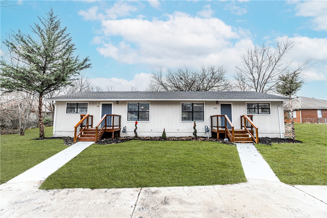Stunning, newly renovated duplex!!