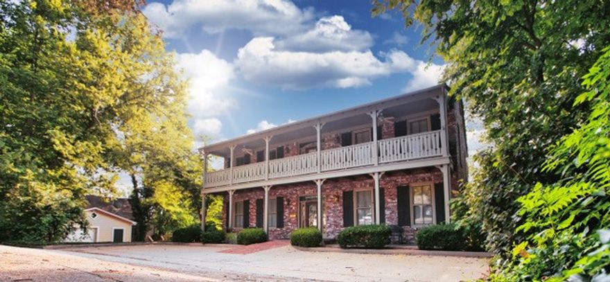 3-story building located on the trails in the heart of Fayetteville. Close to all of Fayetteville's top amenities like the Walton Arts Center, Dickson Street, the recently announced Cultural Arts Corridor, and so much more! 2 minutes to the University of Arkansas and 5 minutes to the Historic Fayetteville Square. 3rd floor equipped for residential use. The location and building present many potential uses with great opportunity!