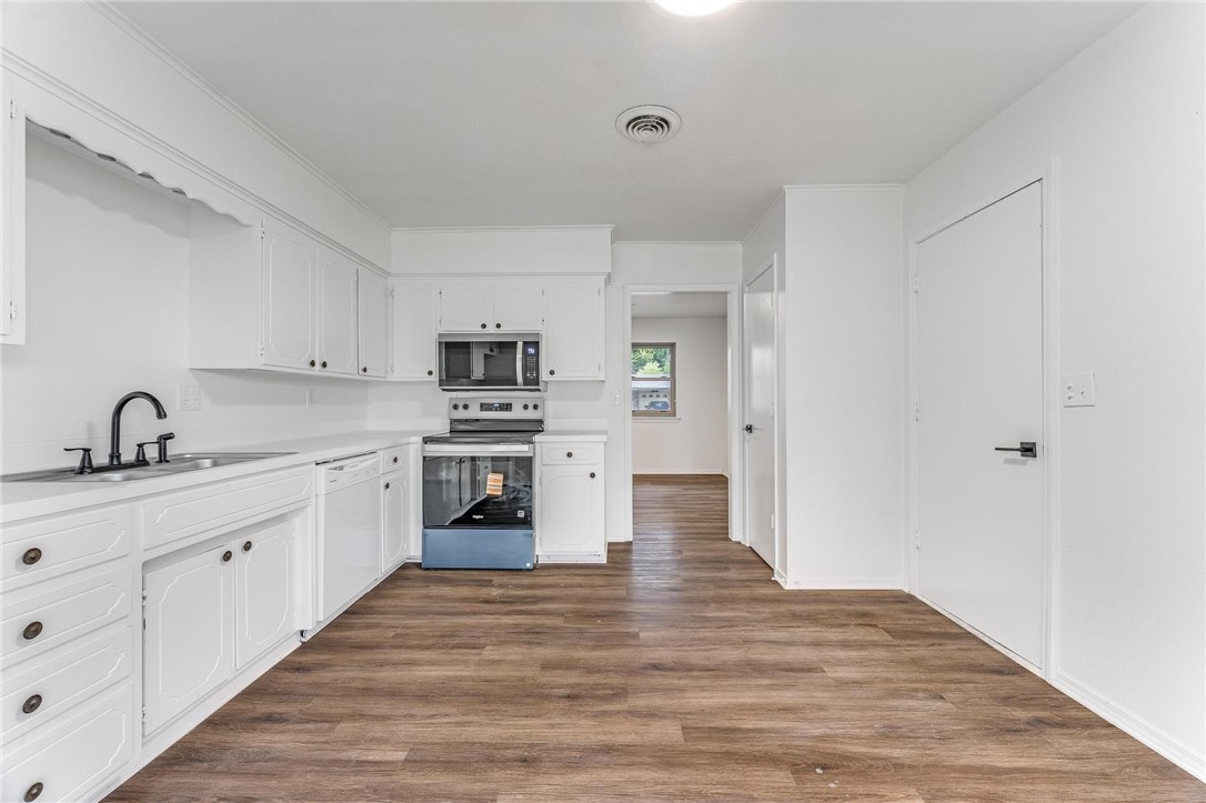 Bishop Manor 2nd Rogers - Residential