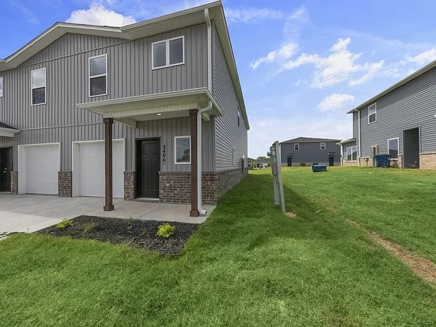 Modern 3-bed, 3-bath home| 1,599 Sqft Stylish and move-in ready! This open-concept home features a spacious kitchen, private primary suit, and modern finishes throughout. With 3 full baths and versatile living space, it's perfect for families.